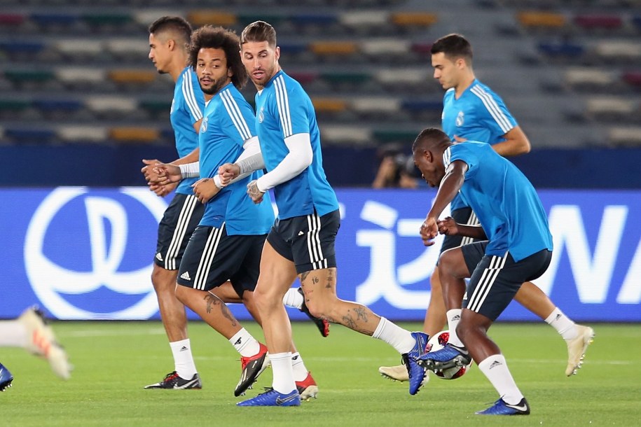 Piłkarze Realu Madryt w czasie treningu przed dzisiejszym finałem KMŚ /MAHMOUD KHALED /PAP/EPA