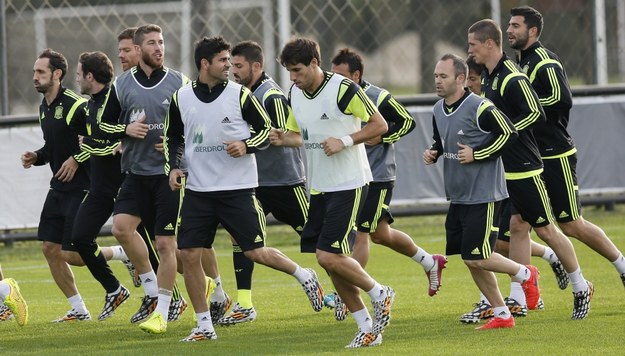 Piłkarze reprezentacji Hiszpanii w czasie treningu /JUANJO MARTIN /PAP/EPA