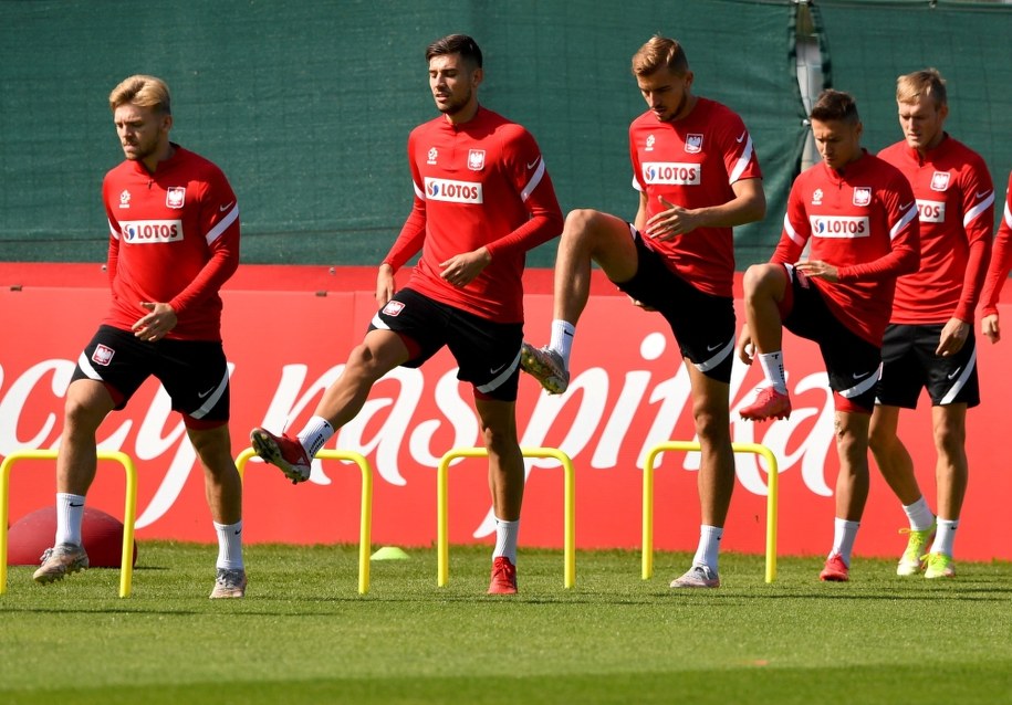 Piłkarze reprezentacji Polski (od lewej): Kamil Jóźwiak. Jakub Moder, Michał Helik, Przemysław Frankowski i Karol Świderski, podczas treningu kadry w Warszawie /Piotr Nowak /PAP