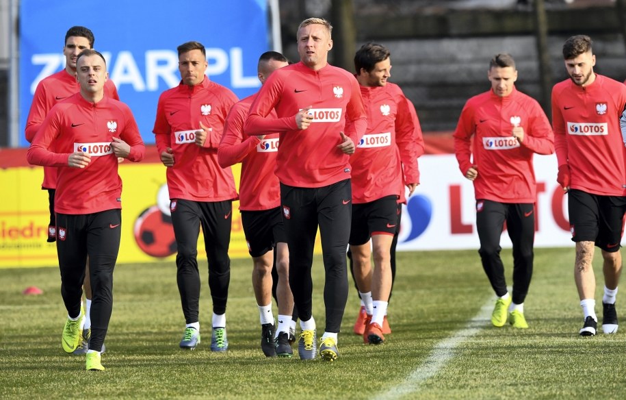 Piłkarze reprezentacji Polski podczas treningu kadry na boisku KS ZWAR w Międzylesiu /Piotr Nowak /PAP