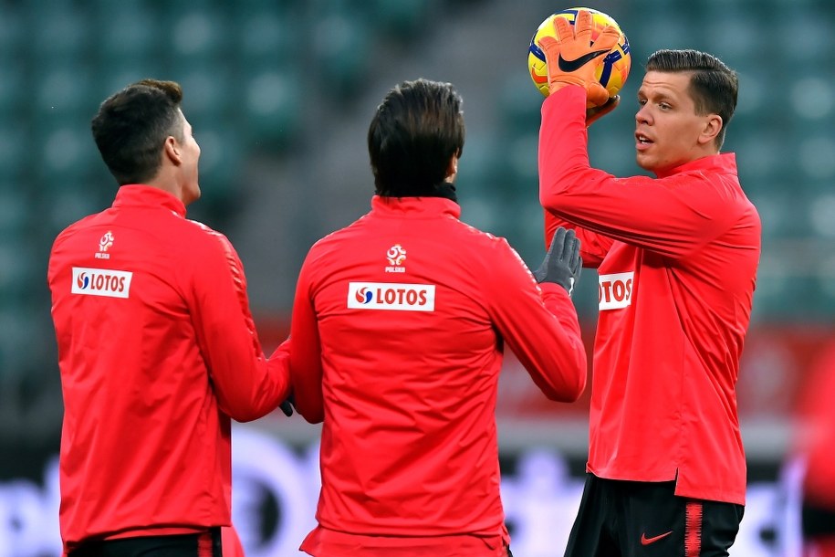 Piłkarze reprezentacji Polski: Robert Lewandowski, Grzegorz Krychowiak i Wojciech Szczęsny podczas treningu kadry we Wrocławiu / 	Maciej Kulczyński    /PAP