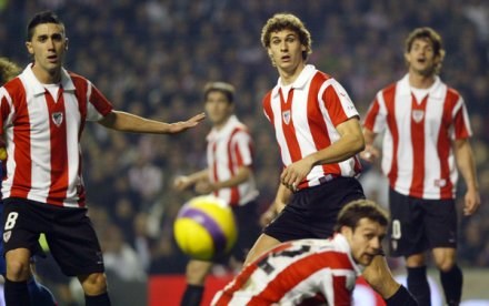 Piłkarze z Bilbao otrzymają reklamę szpecącą ich piękne koszulki /AFP