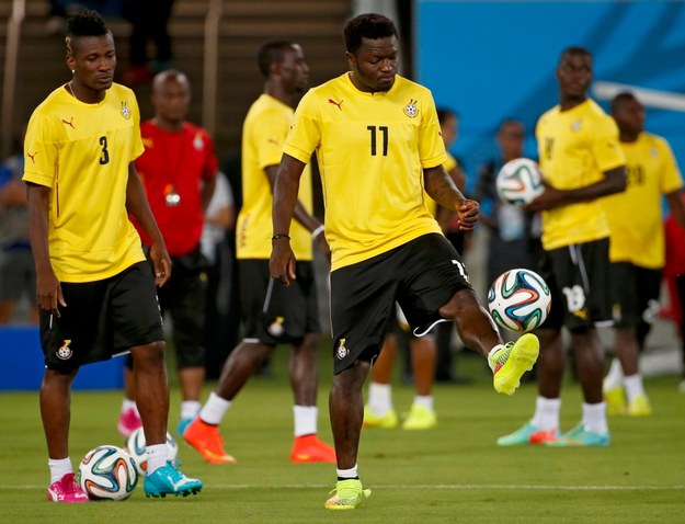 Piłkarze z Ghany na treningu przed meczem. Na pierwszym planie Asamoah Gyan i Sulley Muntari /Kamil Krzaczyński /PAP/EPA