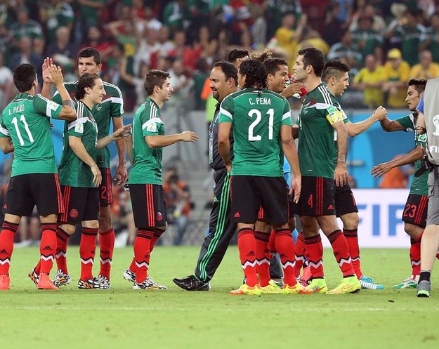 Piłkarze z Meksyku po meczu z Chorwacją /SRDJAN SUKI /PAP/EPA
