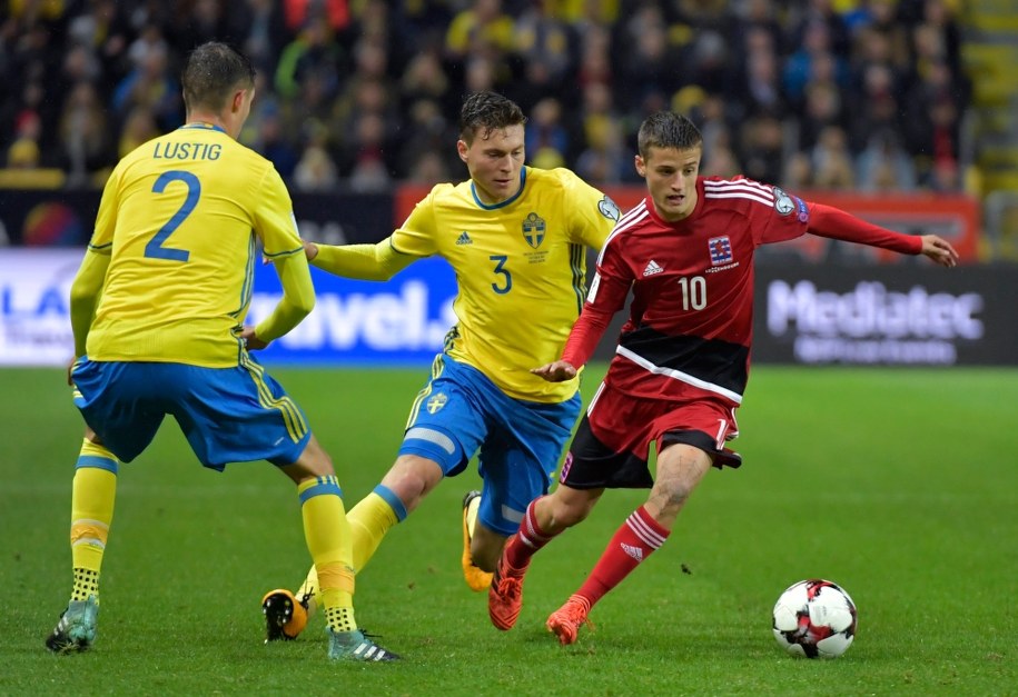 Piłkarze ze Szwecji w czasie meczu z Luksemburgiem /Jessica Gow/TT NEWS AGENCY /PAP/EPA
