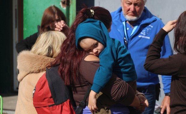 Pilna ewakuacja rodzin z dziećmi na froncie. Rosjanie atakują