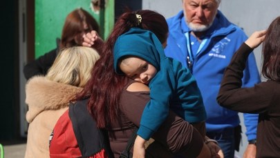 Pilna ewakuacja rodzin z dziećmi na froncie. Rosjanie atakują