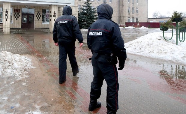 "Pilne, czarna wołga". Tajemnicze morderstwo 22-letniego policjanta w Mohylewie