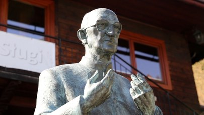 Pilne pismo ws. zwrotu odznaczenia. W tle tajemnicza śmierć słynnego księdza