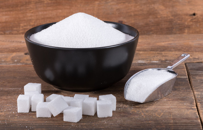 Pilnuj, by nie przekraczać dawki 7 łyżeczek cukru na dzień /123RF/PICSEL