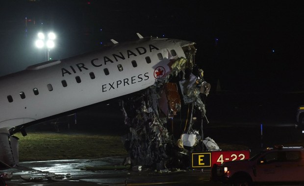 Piloci nie żyją. Samolot zderzył się z pojazdem obsługi na lotnisku w Nowym Jorku