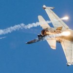 Pilot F-16 odparł ogromny atak rakietowy na swój myśliwiec
