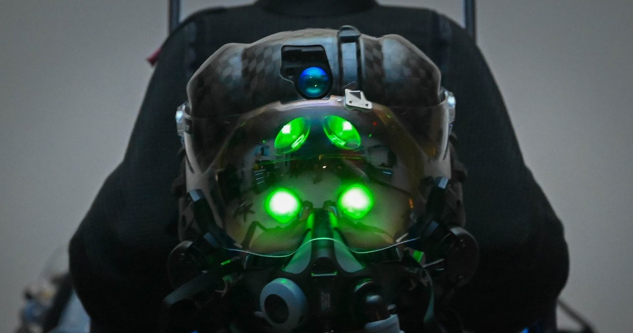 Pilot F-35 podczas testów swojego nowego hełmu HMDS Gen III /US Air Force /materiały prasowe