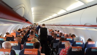 Pilot linii EasyJet nagi i pijany w hotelu. Pasażerowie zamarli