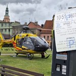 Pilot śmigłowca wylądował w środku miasta. A potem wziął bilet z parkomatu