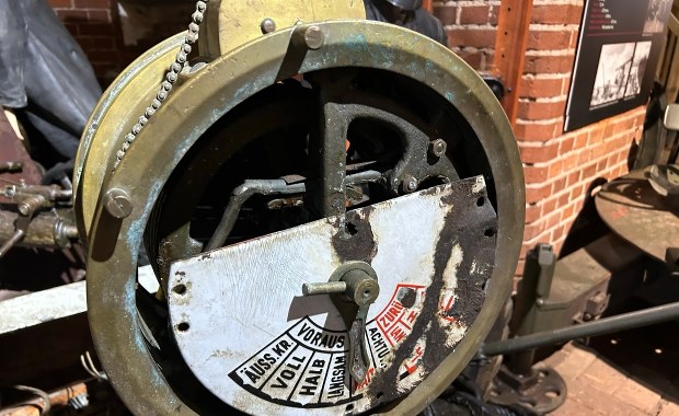 "Pilot zdalnego sterowania" ze statku. Zobacz jak działał telegraf maszynowy