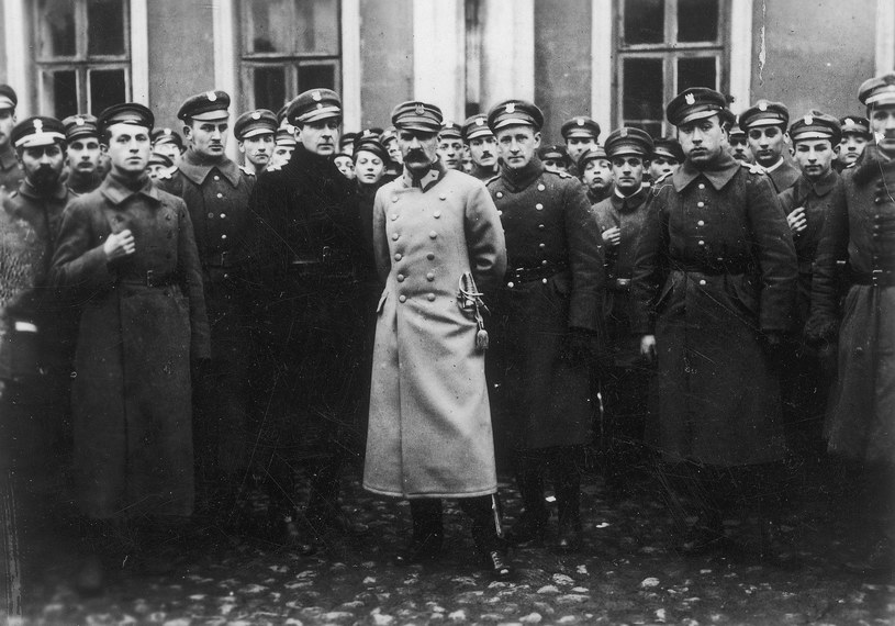Piłsudski i jego zwolennicy zebrani w tzw. obozie belwederskim popierający ideę federacji inspirowali się zwłaszcza funkcjonowaniem wielonarodowościowego imperium Austro-Węgier. W swoich założeniach odnosili się też do tradycji jagiellońskich i Wielkiego Księstwa Polsko-Litewskiego