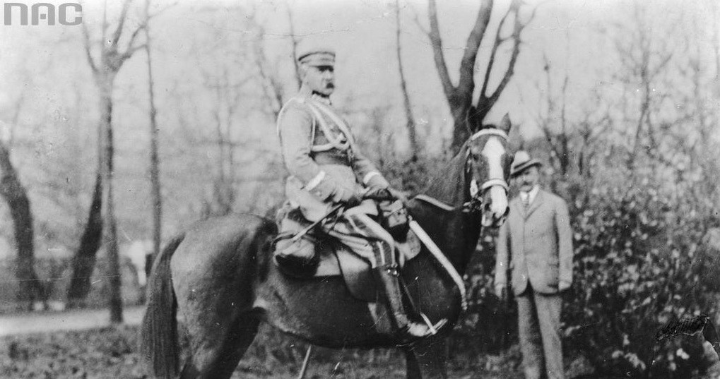 Piłsudski na Kasztance /Ze zbiorów Narodowego Archiwum Cyfrowego