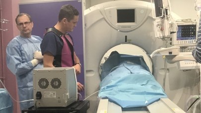 Pionierski zabieg w Warszawie. "Rozgrzana igła niszczy przerzuty nowotworowe"