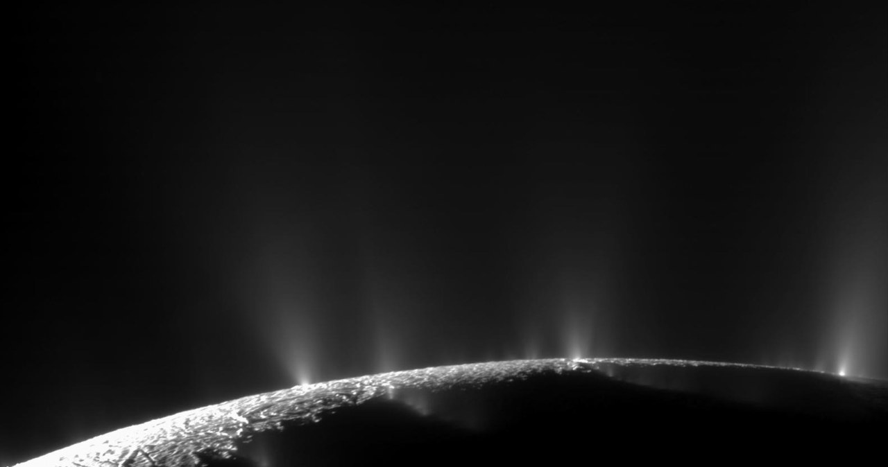 Pióropusze metanu na Enceladusie /materiały prasowe