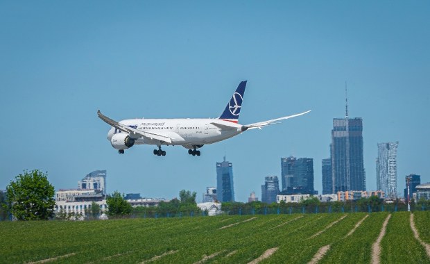 ​Piorun uderzył w samolot LOT. Maszyna zawróciła