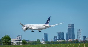 ​Piorun uderzył w samolot LOT. Maszyna zawróciła