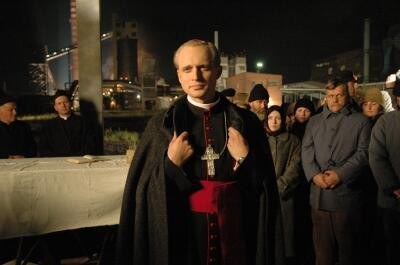 Piotr Adamczyk w filmie "Karol - człowiek, który został papieżem" /