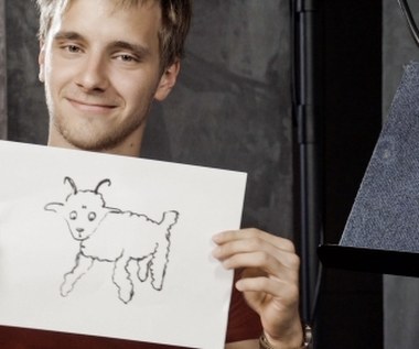 Piotr Adamczyk zawdzięcza mu karierę. Maciej Musiał ma go w duszy, a Łukasz Nowicki chce mieć na tatuażu. Robert Więckiewicz chwali jego energię, a Małgorzata Kożuchowska ciepło, które rozgrzewa serca. Sprawdzamy, co o „Małym Księciu” i jego kinowej wersji (w kinach od 7 sierpnia) mówią gwiazdy polskiego dubbingu.

- Myślę, że każdy człowiek zetknął się z tą książką i ma związane z nią dobre wspomnienia. Ona dotyka emocji i duszy. Mnie osobiście również dobrze się kojarzy. Do dziś pamiętam spektakl, jaki robiliśmy w drugiej klasie podstawówki i wszystkie piękne cytaty, które zostały ze mną na długo – wspomina Maciej Musiał.

- Ten film spodoba się wszystkim – dużym i małym. Rodzice oglądając go cofną się w czasie i odkryją w sobie to małe dziecko znad książki - dodaje z przekonaniem gwiazdor "rodzinki.pl".