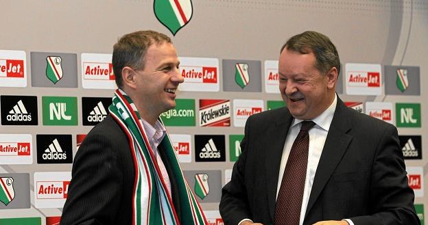 Piotr Bieliński (Action, L) w czasie prezentacji koszulek Legii z logo sponsora. Fot. Kuba Atys /AGENCJA GAZETA