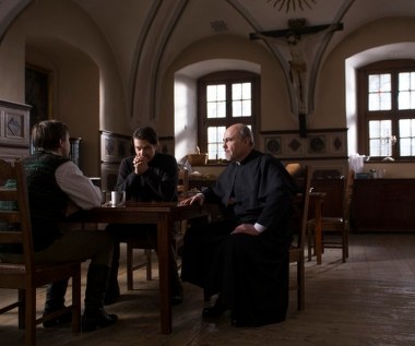 Piotr Cyrwus i Marcin Kwaśny w scenie z filmu "Wyklęty"