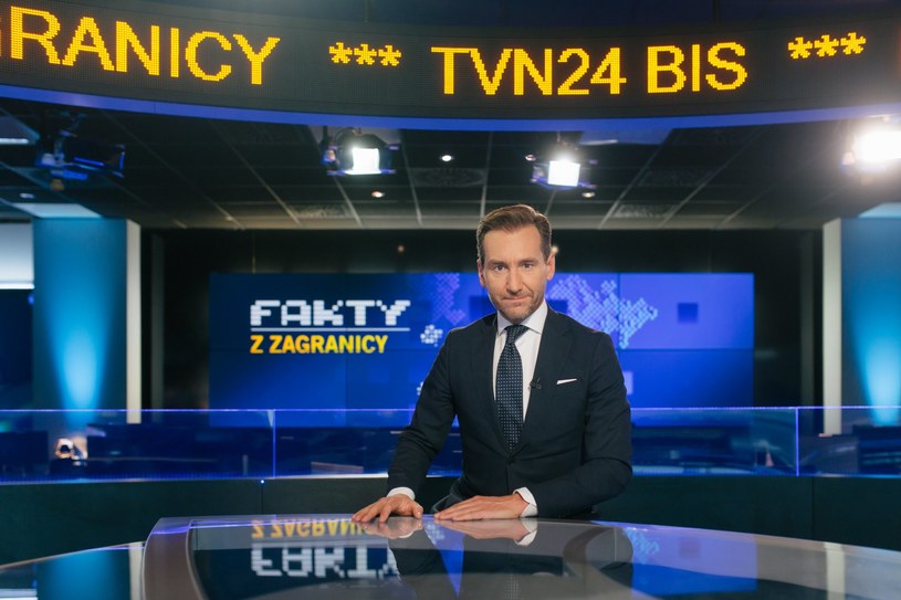 Piotr Kraśko w roli prowadzącego "Fakty z zagranicy" /TVN24BiS   /Twitter