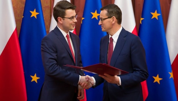 Piotr Mueller i premier Mateusz Morawiecki /KPRM/Krystian Maj /Materiały prasowe