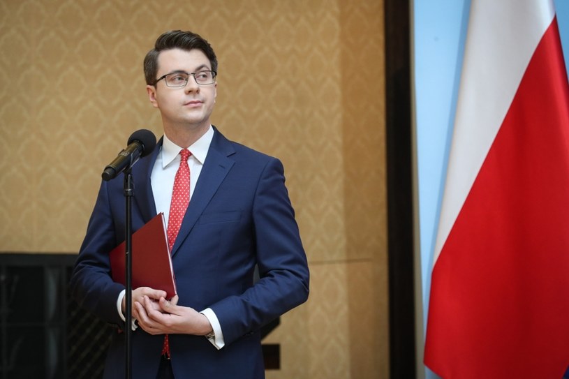 Piotr Müller o bonie turystycznym: Na tym etapie pomoc jest wystarczająca, nie zostanie uzupełniony /Andrzej Iwańczuk /Reporter