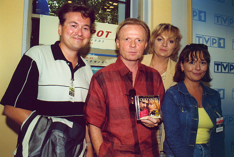 Piotr Rubik z Michałem Bajorem, Małgorzatą Walewską i Fiolką Najdenowicz w 2001 roku /Niemiec /AKPA