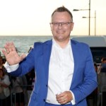 Piotr Szwedes: Gra i produkuje