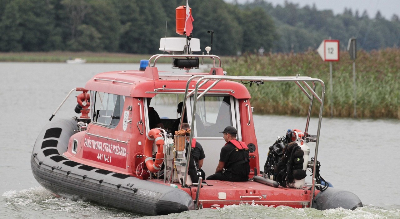 Piotr Woźniak-Starak zaginął na jeziorze. Kolejny dzień poszukiwań za nami
