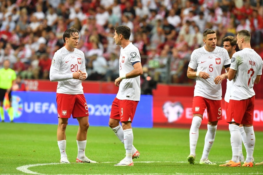 Piotr Zieliński, Robert Lewandowski i Jan Bednarek /Andrzej Lange /PAP