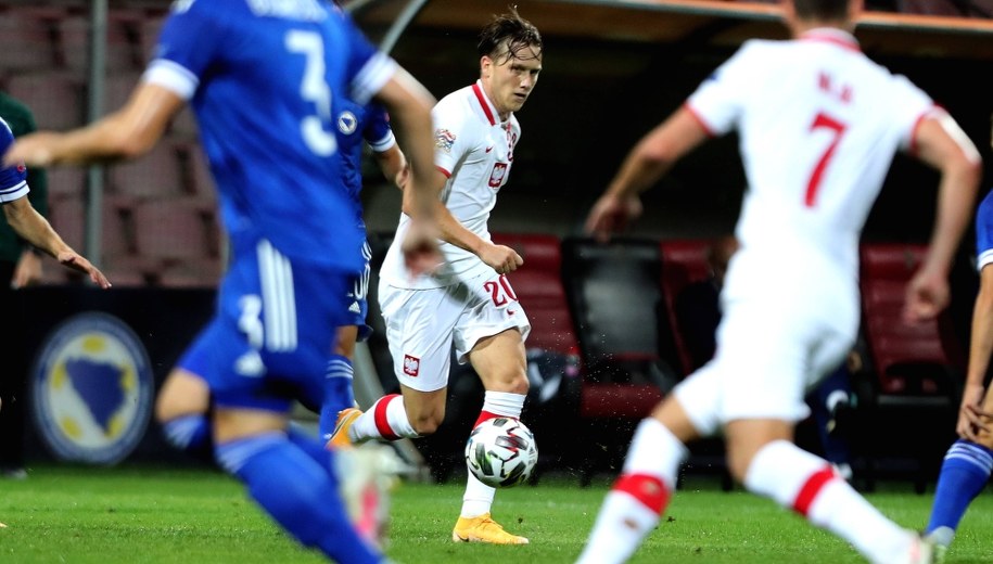 Piotr Zieliński w meczu reprezentacji Polski z drużyną Bośni i Hercegowiny w Lidze Narodów, 7 września 2020 /FEHIM DEMIR /PAP/EPA