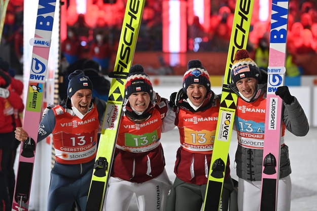 Piotr Żyła, Andrzej Stękała, Kamil Stoch i Dawid Kubacki /Philipp Guelland /PAP/EPA