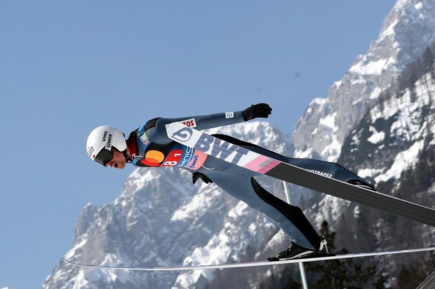 Piotr Żyła podczas lotu. Planica, 27 marca /Grzegorz Momot /PAP