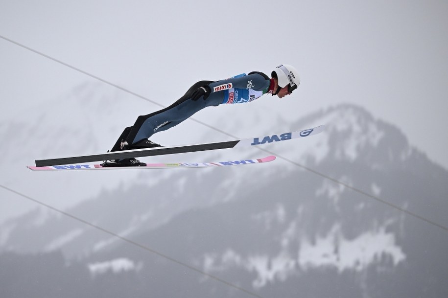 Piotr Żyła podczas rywalizacji w Oberstdorfie /Philipp Guelland /PAP/EPA