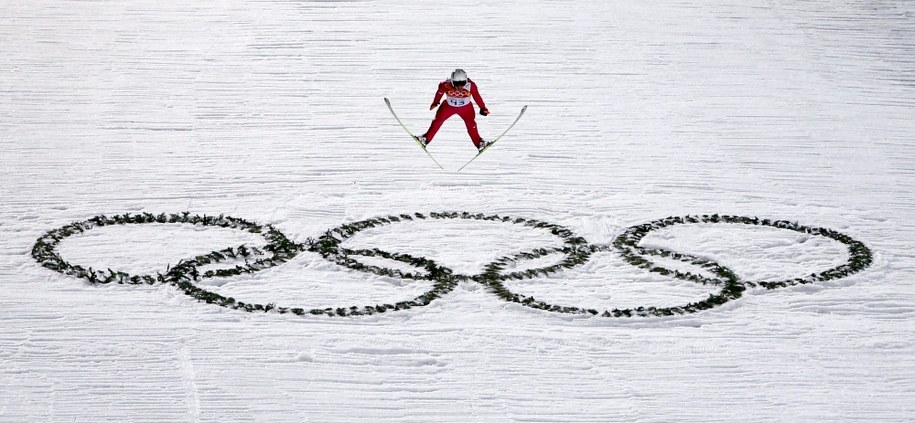 Piotr Żyła w powietrzu /VALDRIN XHEMAJ    /PAP/EPA