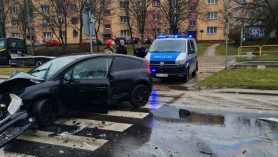 Piotrków Trybunalski: Groźny wypadek na przejściu. Ranne 3 osoby