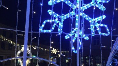Piotrkowska rozbłysła świąteczną iluminacją 