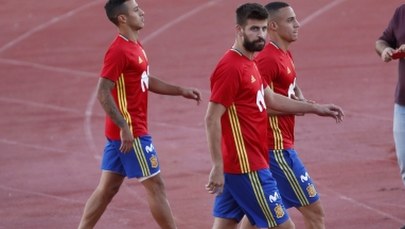 Pique wygwizdany na treningu. Reprezentacja narodowa Hiszpanii podzielona