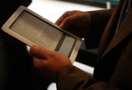 Piraci już wykorzystują rosnącą popularność e-booków /AFP