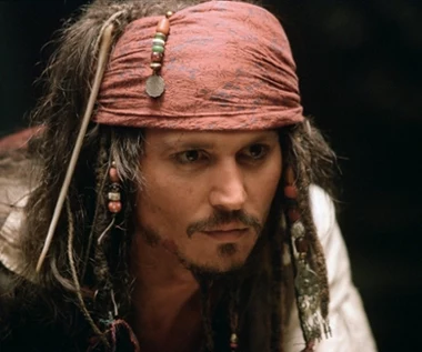 "Piraci z Karaibów": Johnny Depp powróci jako Jack Sparrow? Chce tego producent