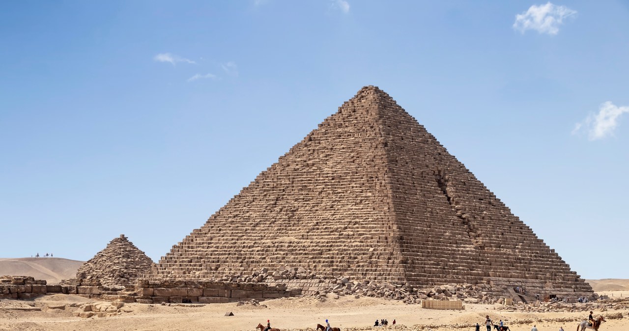 Piramida Menkaure jest najmniejszą z trzech głównych piramid w Gizie /123RF/PICSEL