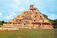Piramida w Itzá z Wielką Światynią na szczycie, Meksyk /Encyklopedia Internautica