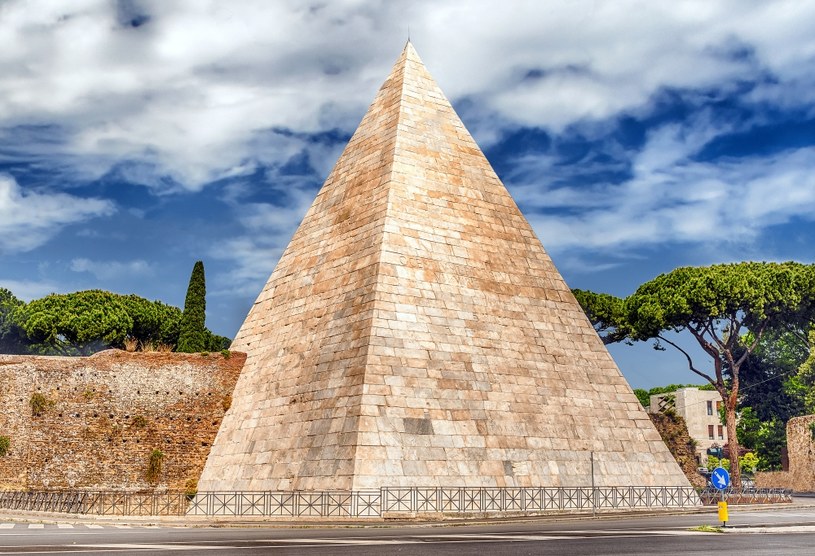 Piramida we Włoszech? Tak, to też Rzym! /123RF/PICSEL